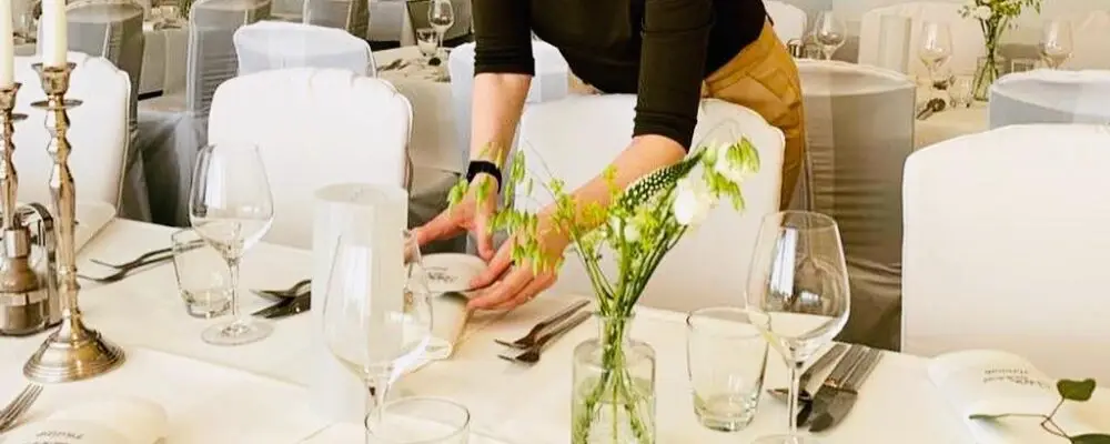 Hochzeitsvorbereitung im Goldenen Pflug Ludwigsburg mit festlich gedeckten Tischen