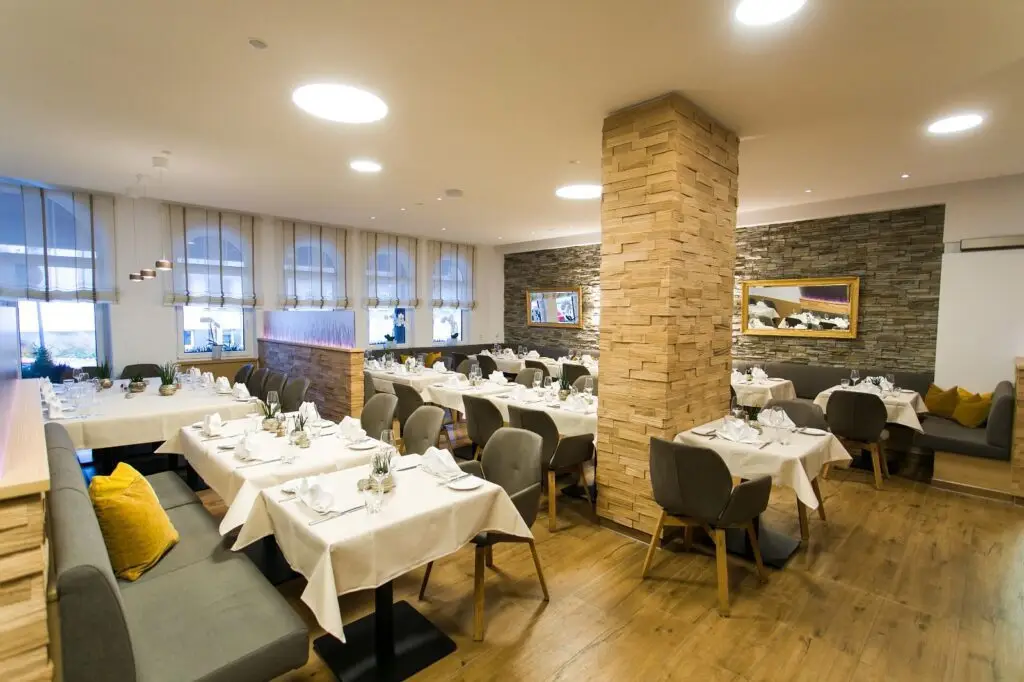 Restaurant Goldener Pflug in Ludwigsburg mit gemütlichem Gastraum und regionaler Küche
